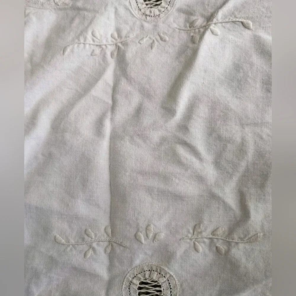 Antique Ivory White Woven Elegant Crocheted Lacey Lace Table Runner 12×31